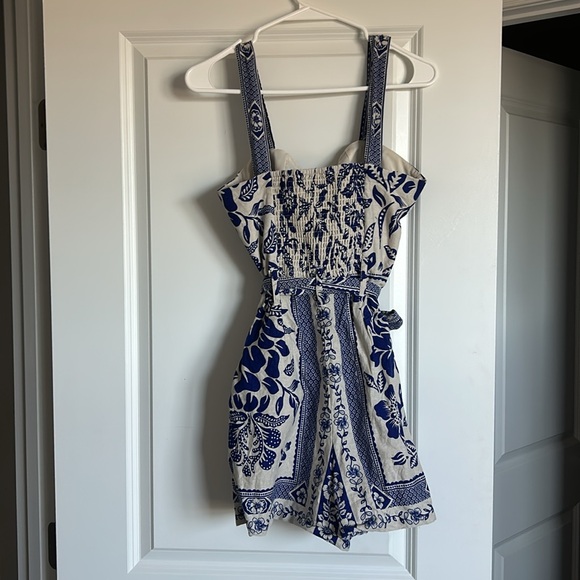 Blue and off white Greek romper - Picture 5 of 7